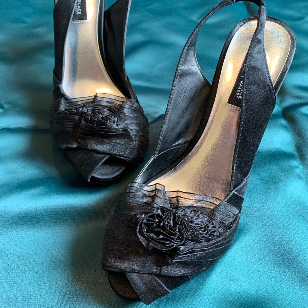 White House Black Market size 6.5 black slingbacks.